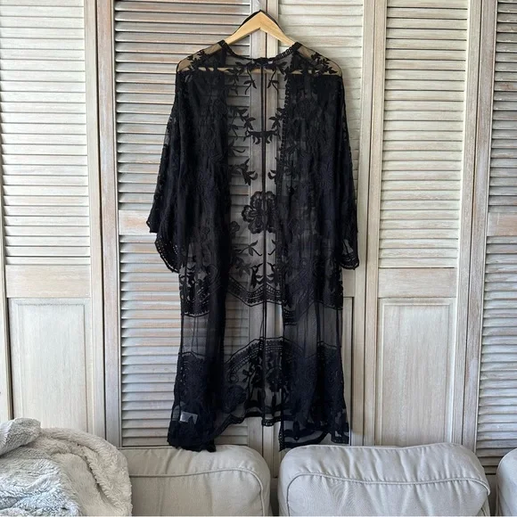 Black lace kimono - Picture 3 of 6
